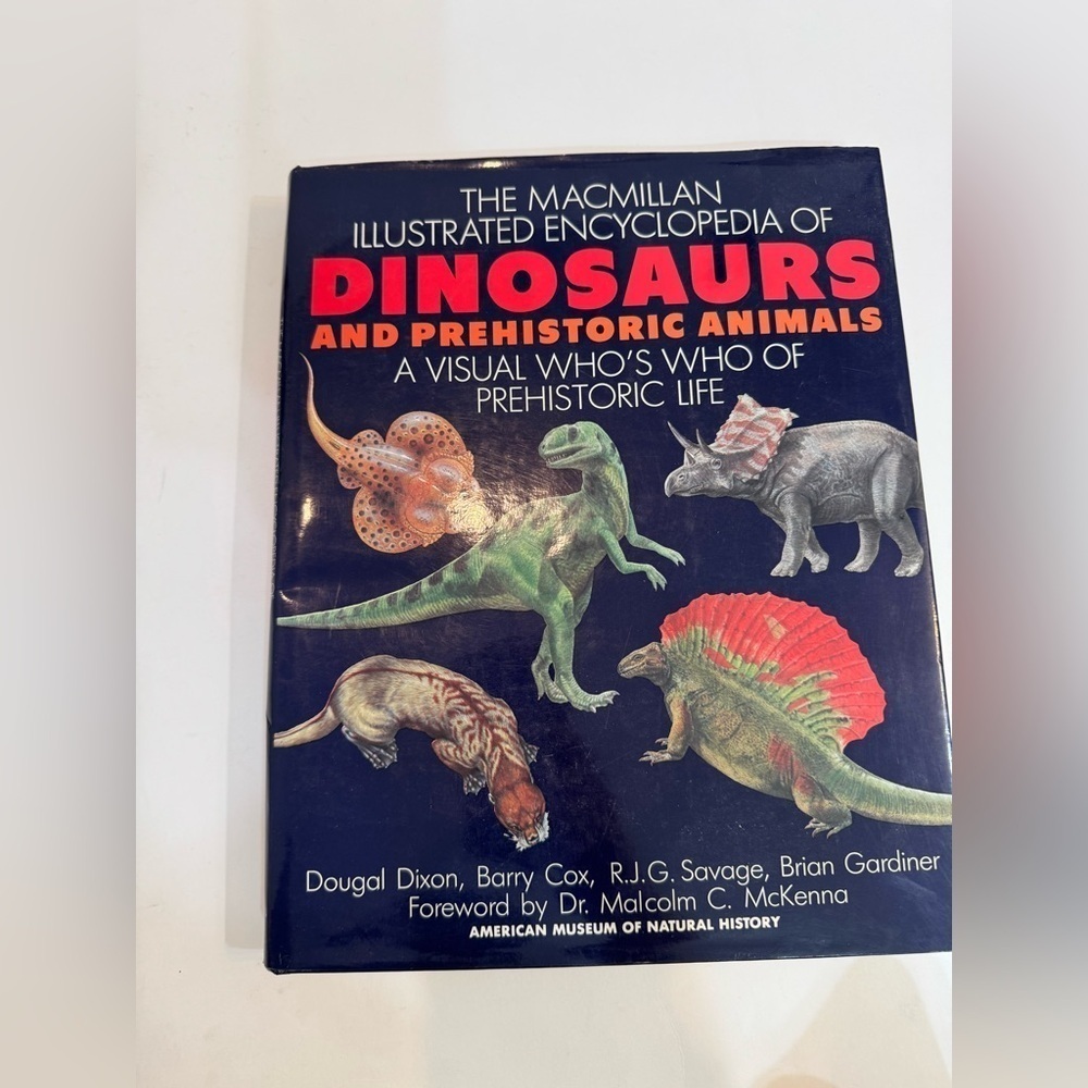 Macmillan Illustrated Encyclopedia of Dinosaurs Children’s Book